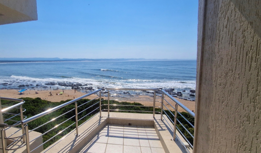 7 Bedroom Property for Sale in Wavecrest Eastern Cape